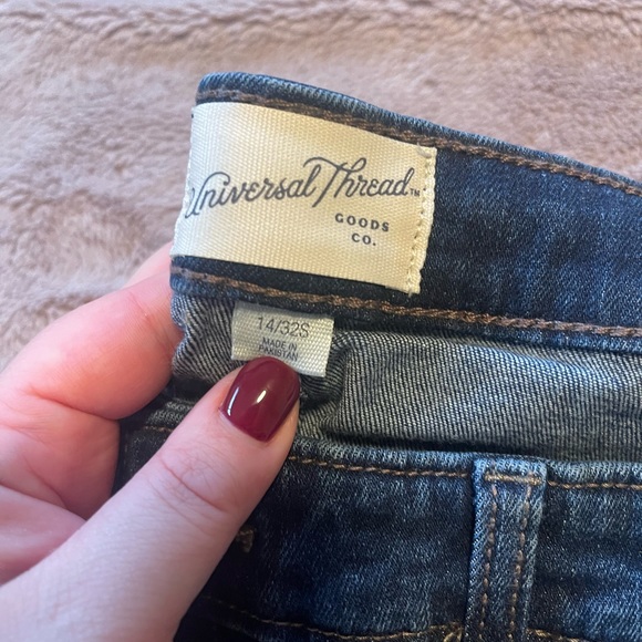 Universal Thread Mid Rise Curvy Skinny Jeans - Short Length - Picture 2 of 4